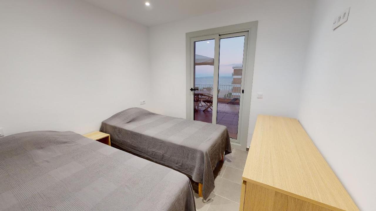 Apartamento Atico con vista mar. 50 m de la playa - CASA NOVA 13 Rosas Exterior foto